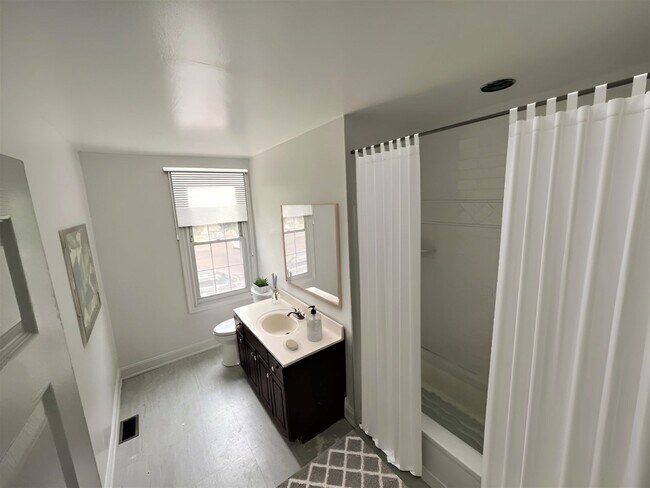 Photo - Spacious 3 Bedroom, 1.5 baths in Blue Bell Apartment