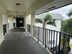 Building Photo - 15225 NE 6th Ave