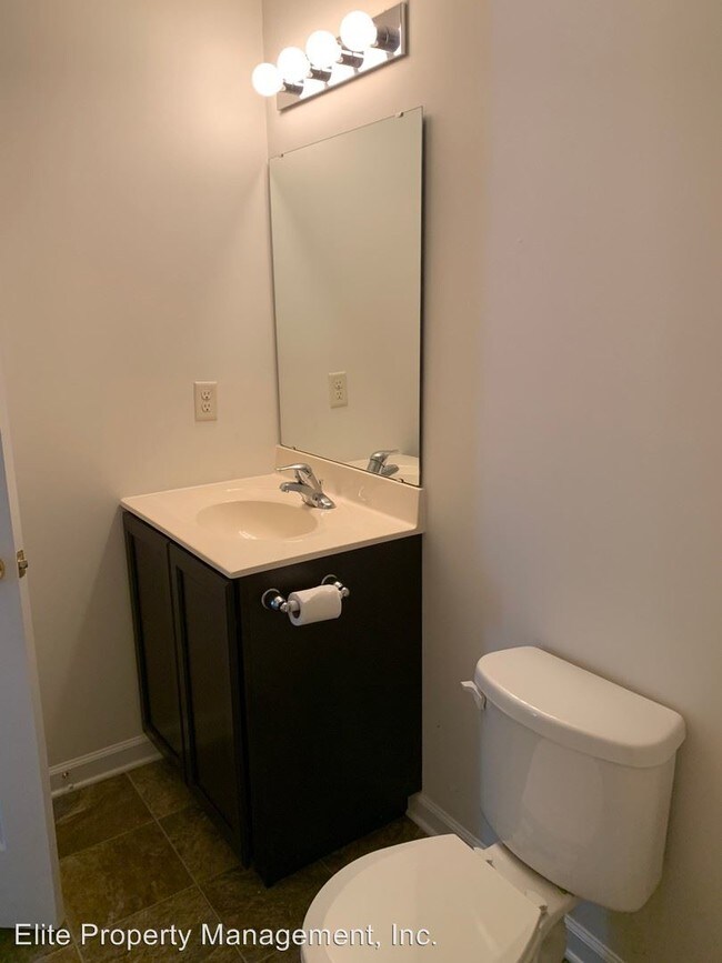 Building Photo - 3 br, 2.5 bath House - 526 Marion Rd