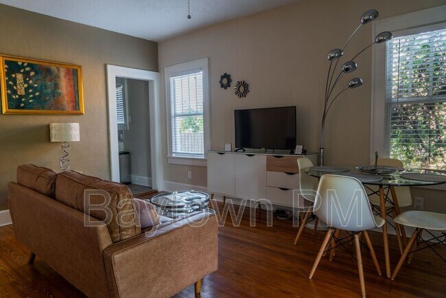Foto del edificio - 8334 Diagonal Rd N
