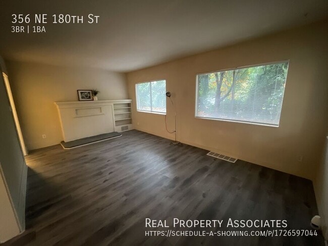 Building Photo - 356 NE 180th St