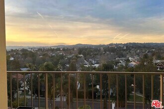 Building Photo - 10433 Wilshire Blvd