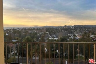 Building Photo - 10433 Wilshire Blvd