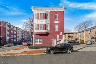 Building Photo - 213 Park Ave