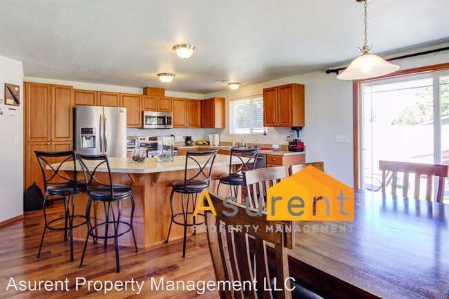 Foto del edificio - 3 br, 2 bath House - 2313 Crater Lake Ave