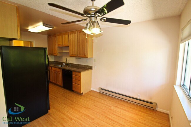 Building Photo - $3095 - 2 Bedroom/2 Bath Condo within walk...