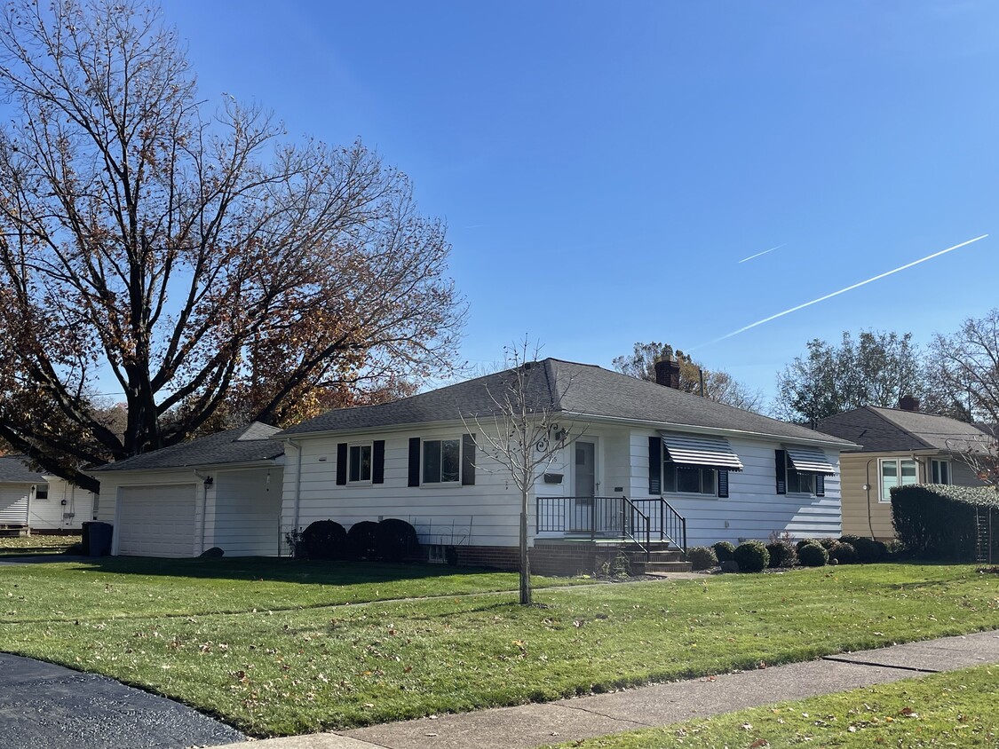 Primary Photo - 375 Tuxedo Ave