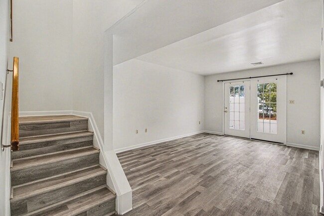 Building Photo - 6437 Terrace Ct