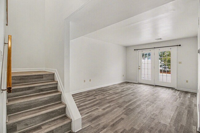 Foto del edificio - 6437 Terrace Ct