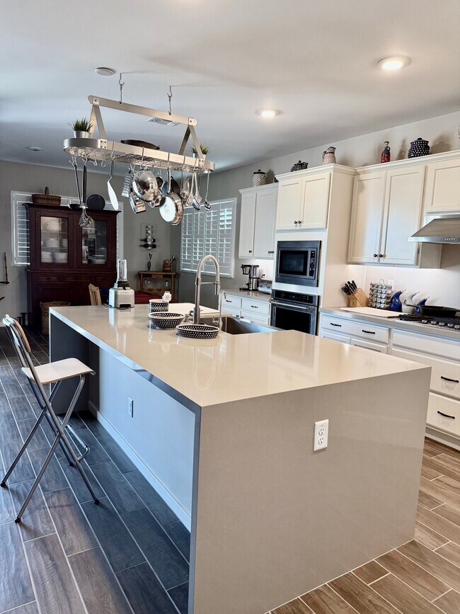 Foto del edificio - 17229 W Butler Ave