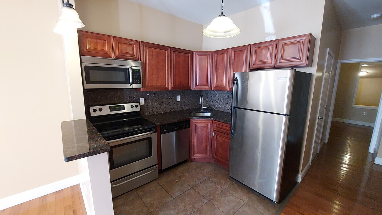 Primary Photo - 2043 W York St