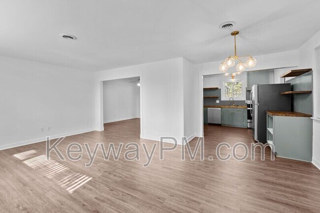 Foto del edificio - 3327 Cockatoo Rd