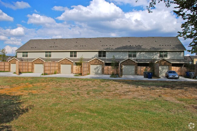 Foto del edificio - Townhomes at Bexar Street Village