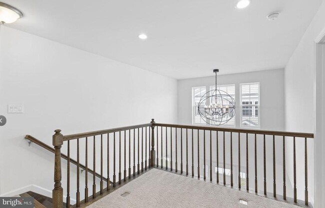 Foto del edificio - 25 Larkspur Ln