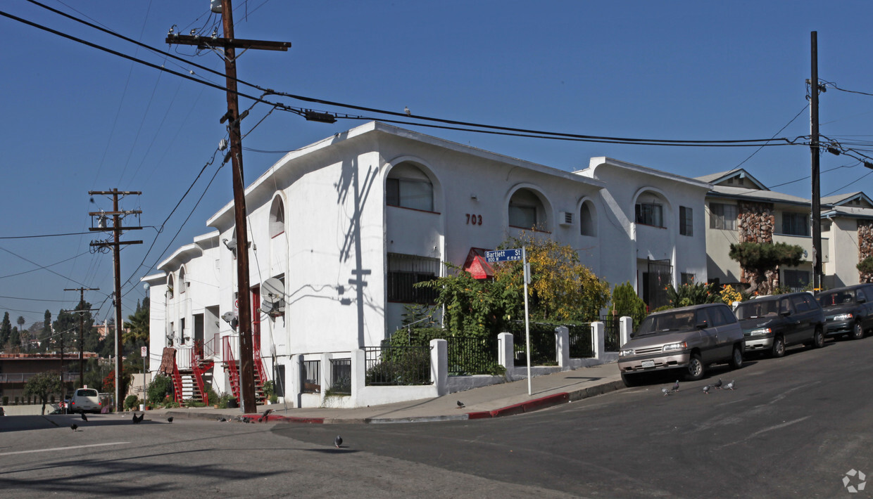 Foto principal - 703 Bunker Hill Ave