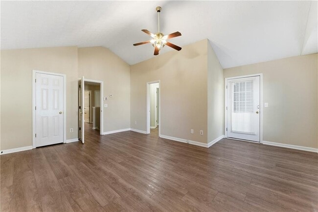 Building Photo - 2088 Manhattan Pkwy