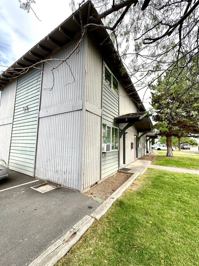 Foto del edificio - 1632 SW Lava Ave