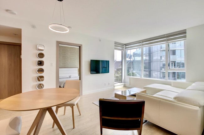 Building Photo - 39 Smithe St