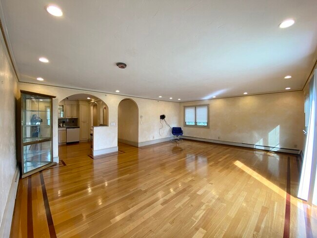 *Las imágenes son muestras representativas de la unidad anunciada. En algunos casos, las unidades reales que visita... - 27 Saint Marys Ct