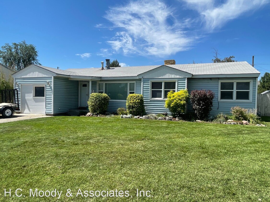 Primary Photo - 4 br, 2 bath House - 145 N. 600 E.