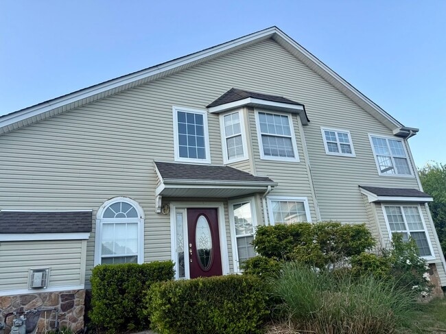 Building Photo - 214 Westbrook Dr