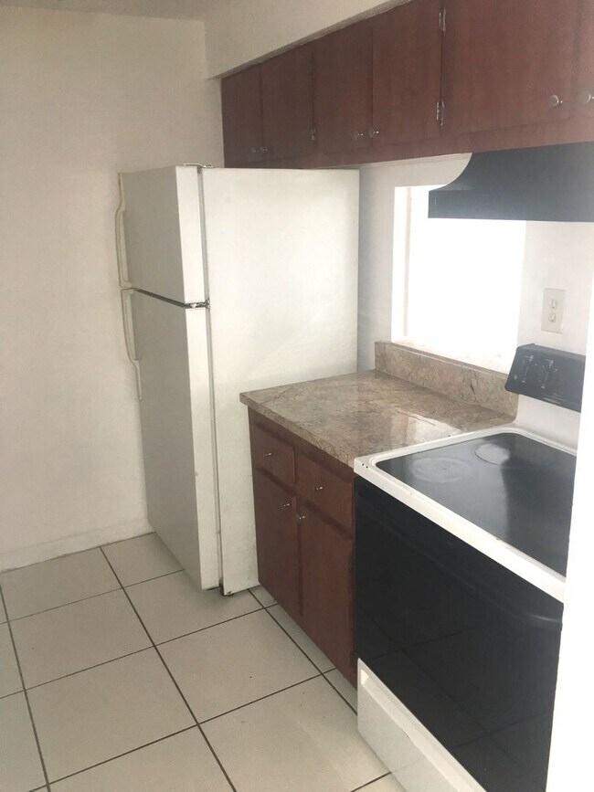 Building Photo - PROMENADE AT KENDALL LAKES - BEST PRICED 1 BEDROOM/1 BATH IN KENDALL