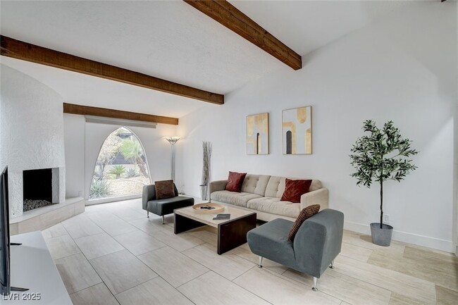 Building Photo - 945 Vegas Valley Dr