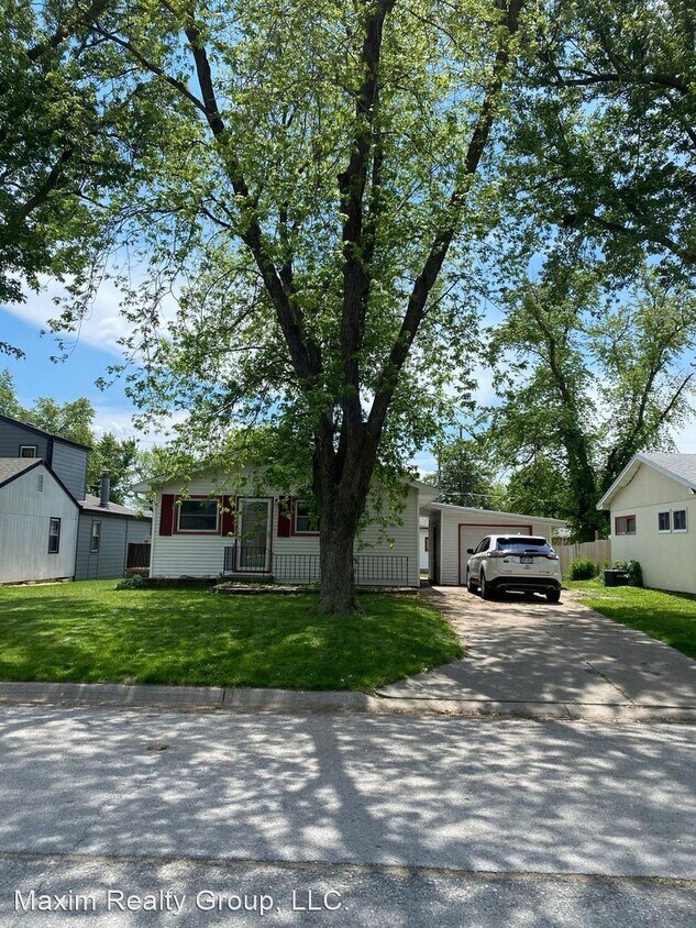 Primary Photo - 3 br, 1.5 bath House - 105 W HARRIER ST