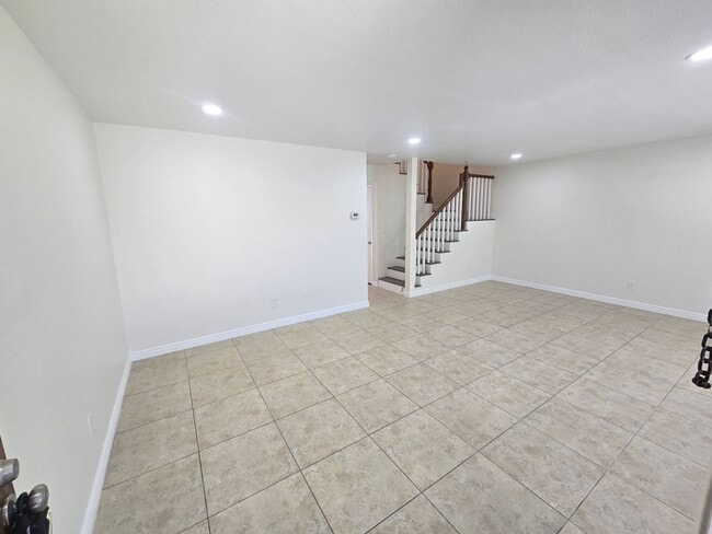 Foto del edificio - Beautifully renovated 3 Bed, 2 Bath condo!