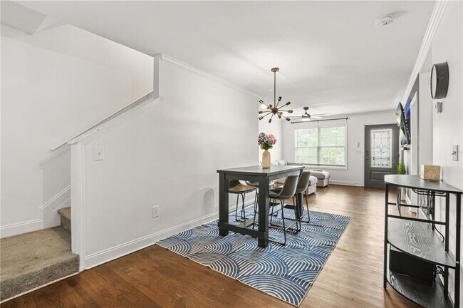 Building Photo - 545 Elmwood Rd NW