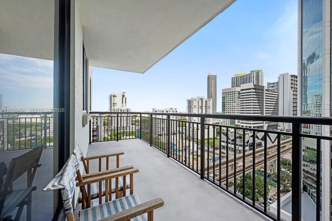 Foto del edificio - 999 SW 1st Ave