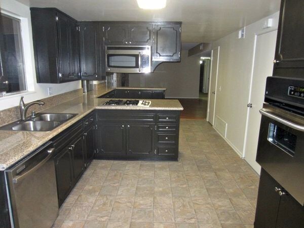 Building Photo - 5530 Wentworth Dr