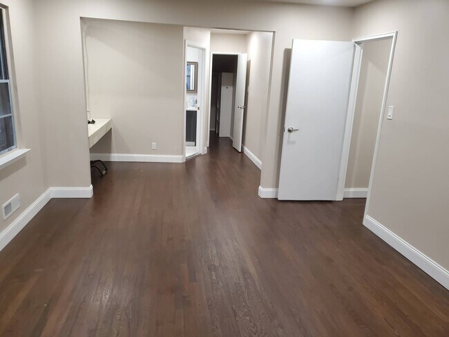 Foto del edificio - 2301 E 66th St