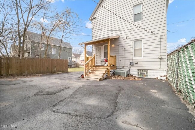 Foto del edificio - 1433 E 112th St