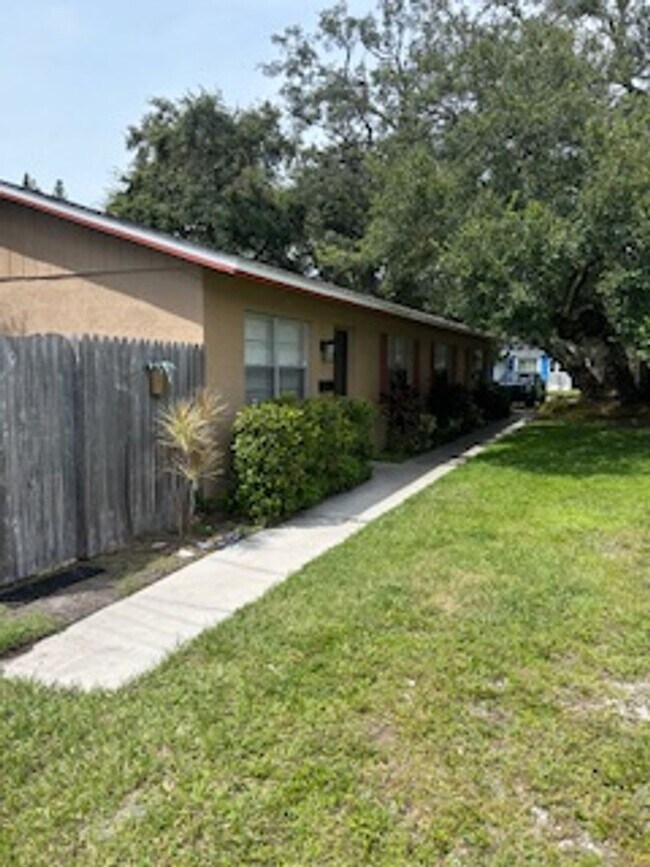 Building Photo - CARROLL DUPLEX