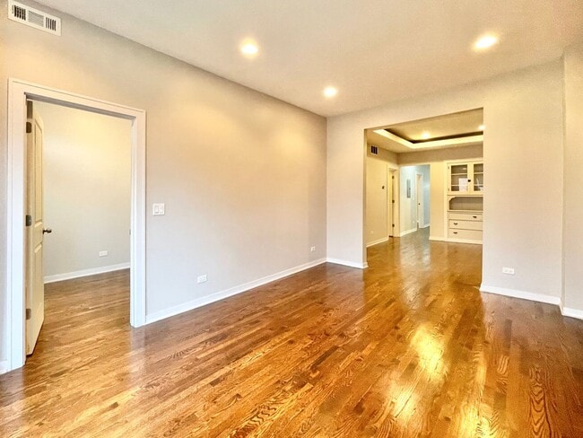 Building Photo - 3342 W Beach Ave