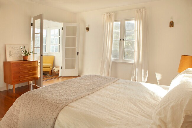 main bedroom w/ queen bed - 2415 Meadow Valley Ter