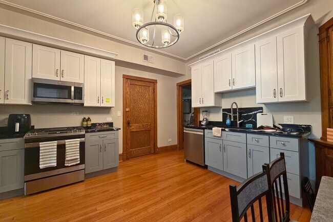 Foto del edificio - 3727 N Lakewood Ave