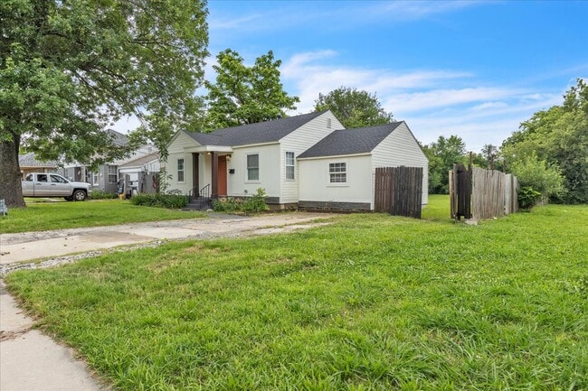 Photo - 1536 SW 52nd St (Oklahoma City, OK) House