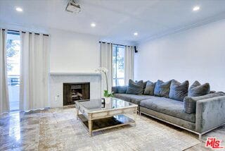 Foto del edificio - 1909 Pelham Ave