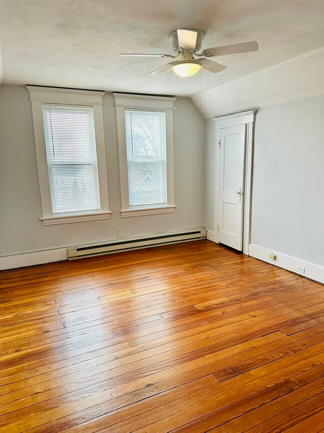 Foto del edificio - 176 Woodland Ave