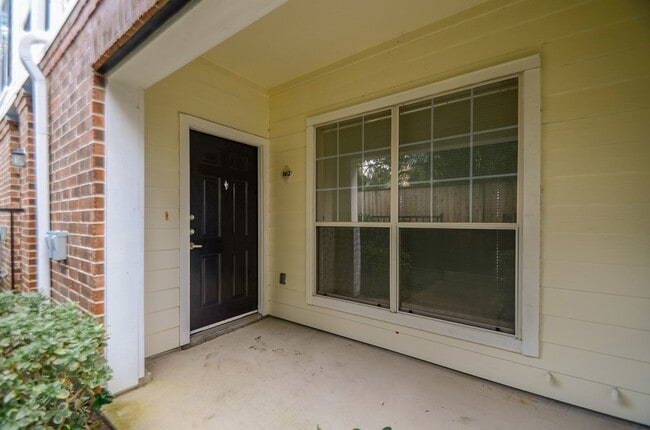 Building Photo - 9200 Westheimer Rd