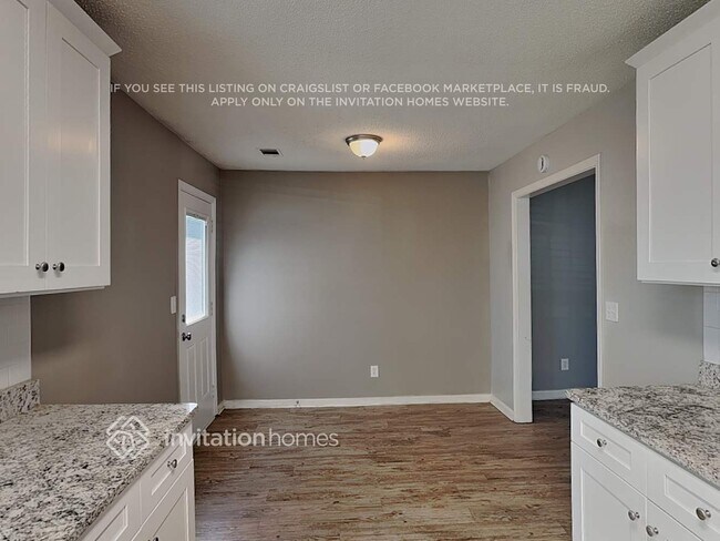 Foto del edificio - 4145 Fox Chase Dr