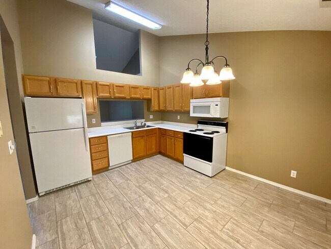 Building Photo - 3 Bedroom Home!