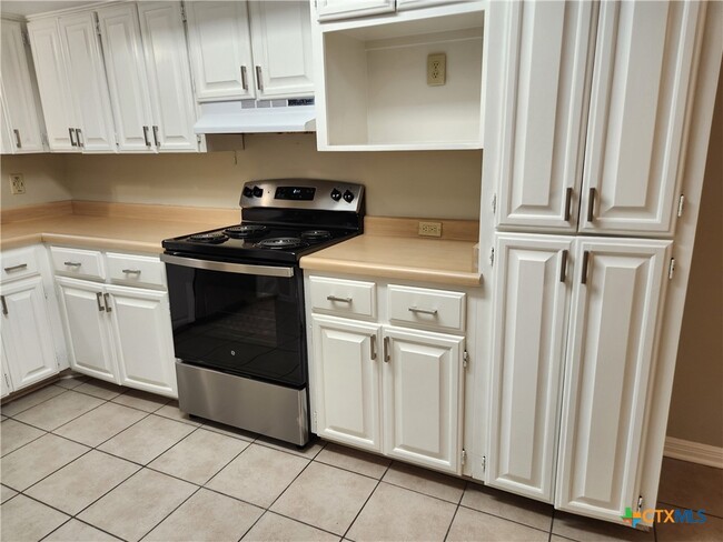 Building Photo - 105 E Tanglewood Dr