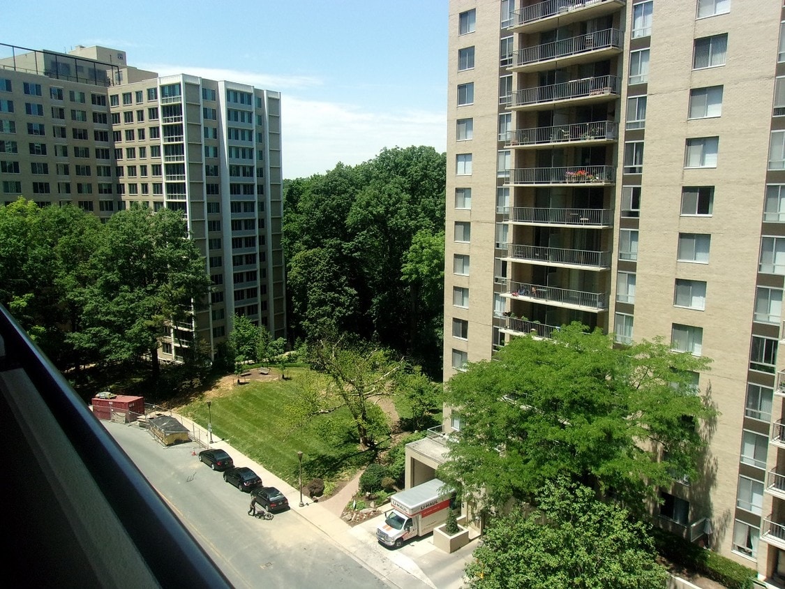 4620 N Park Ave, Chevy Chase, MD 20815 Condo for Rent in Chevy Chase