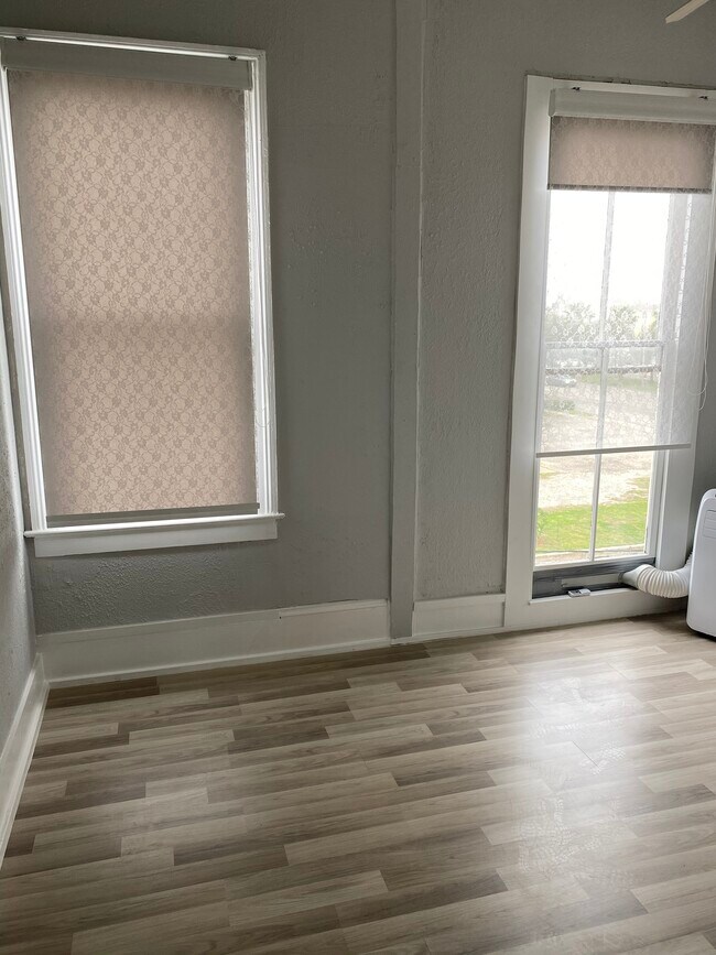 Building Photo - 1012 20th St