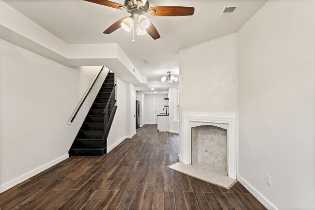 Building Photo - 918 3rd St NE