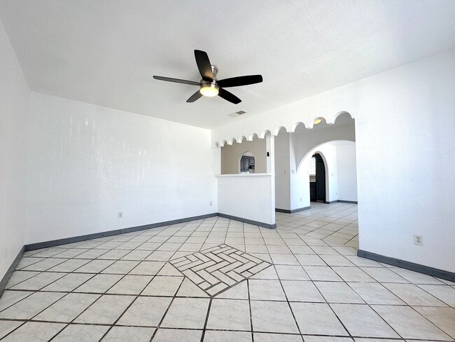 Foto del edificio - Far West El Paso 3bed/2bath Refrig A/C!