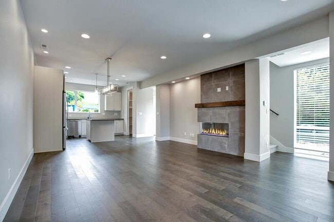 Building Photo - 1762 SE Ramona St